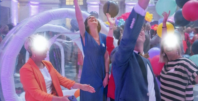 Structure gonflable bubble house à une fête d'entreprise à Bordeaux au Palais de la bourse