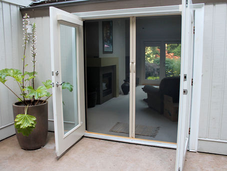 🧰 DIY Screens: Why Doing It Yourself Often Costs More Than Hiring a Pro?