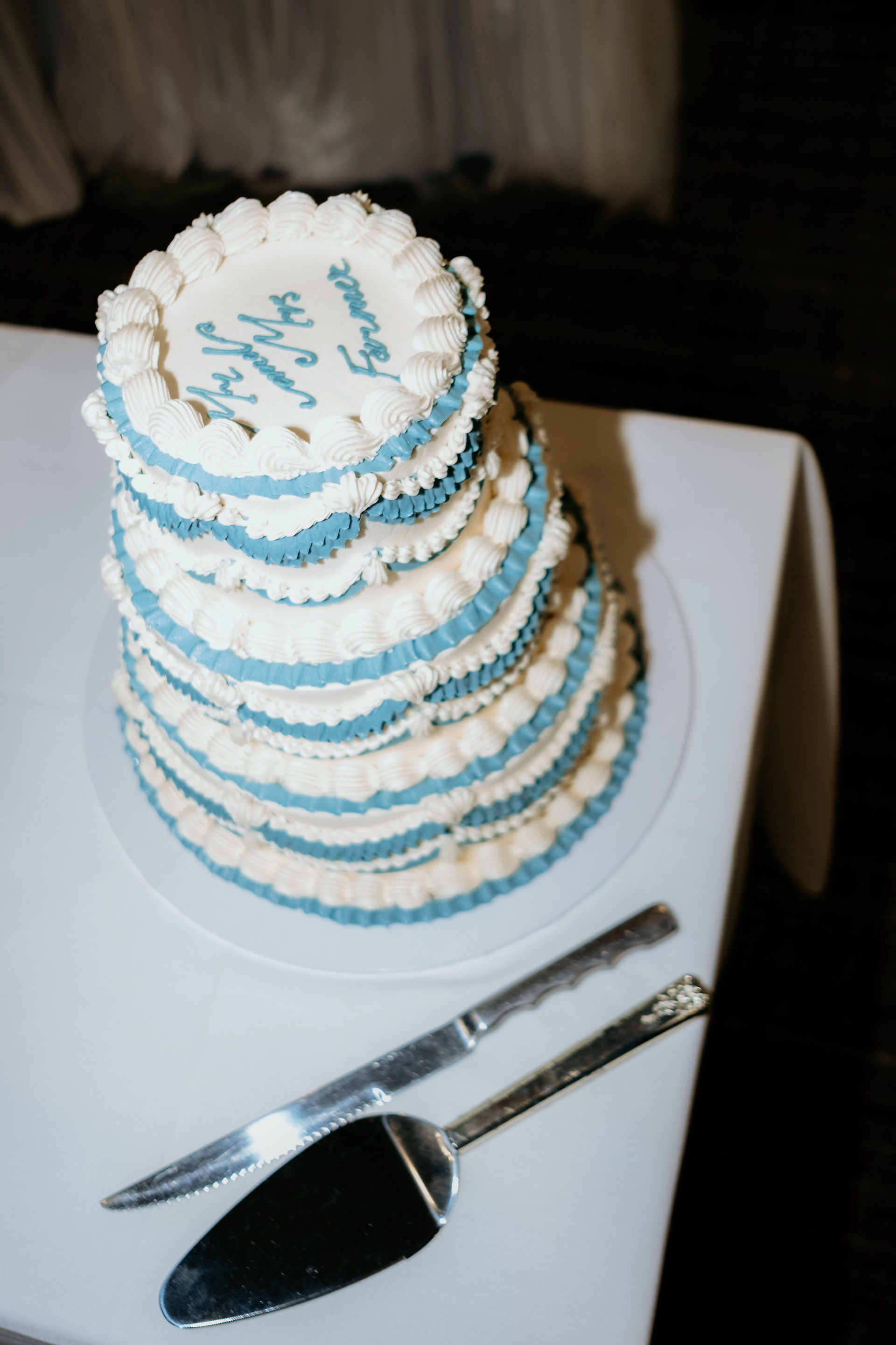 Blue and white vintage wedding cake Canberra Rydges 