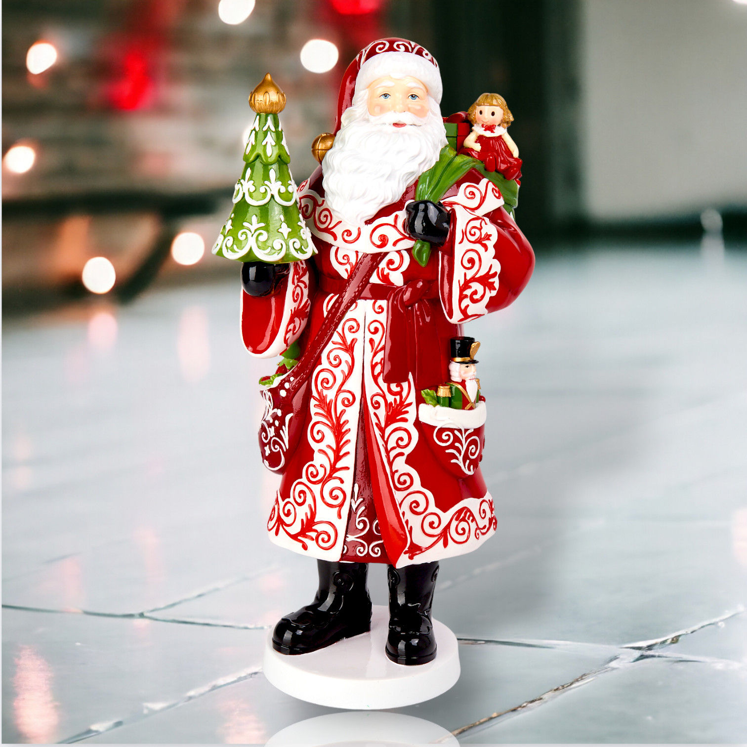 17in City Santa w/Tree