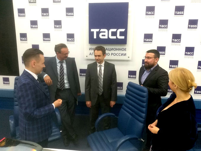 Свободная беседа после дискуссии в ТАСС.