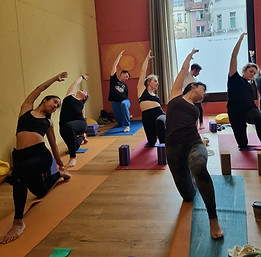 Manolayoga Group class