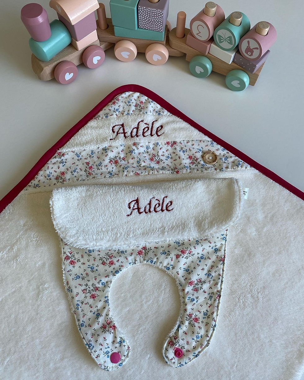 Miniature : Le duo cape de bain et bavoir assortis