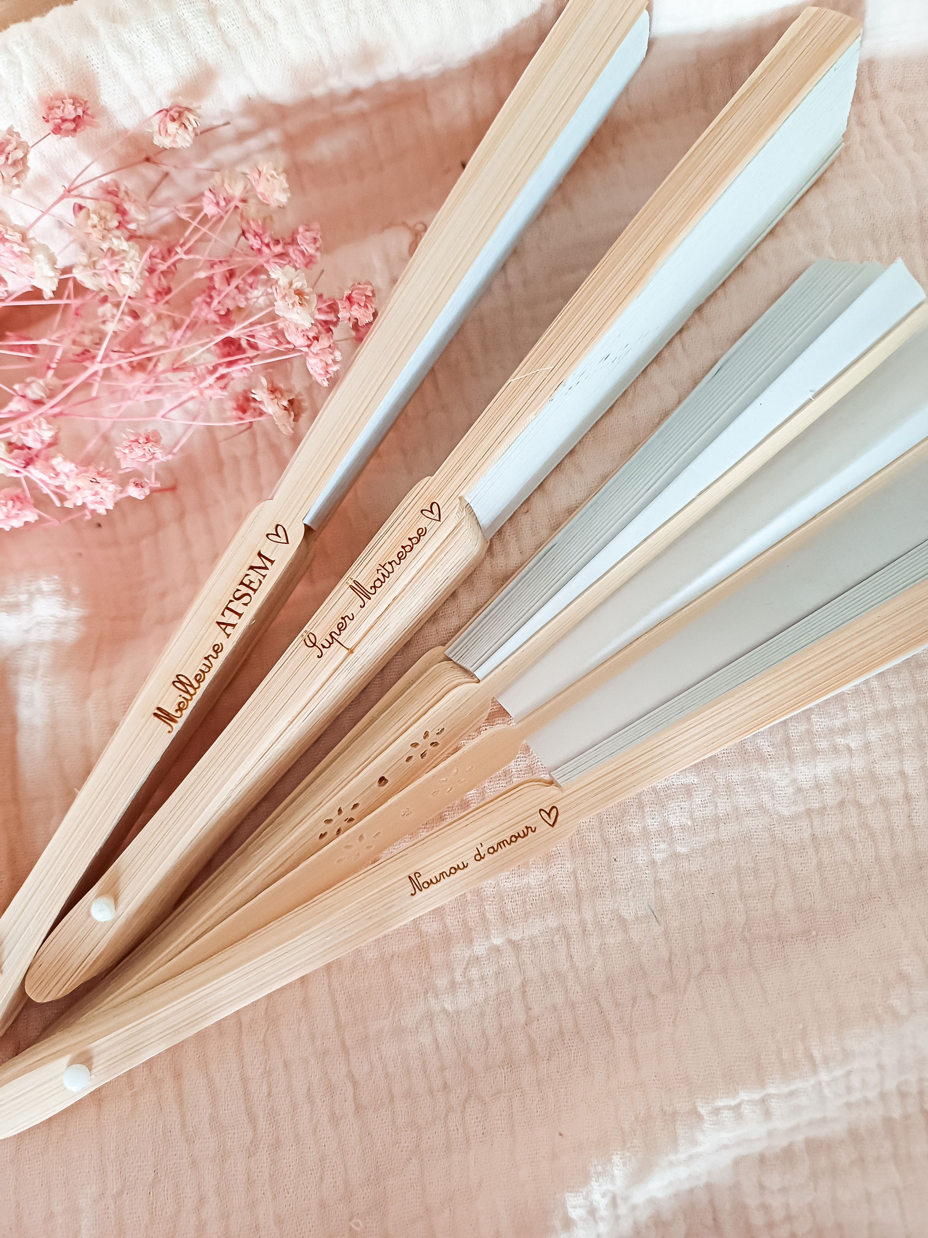Éventail en bois - Mâitresse, Nounou, ATSEM...