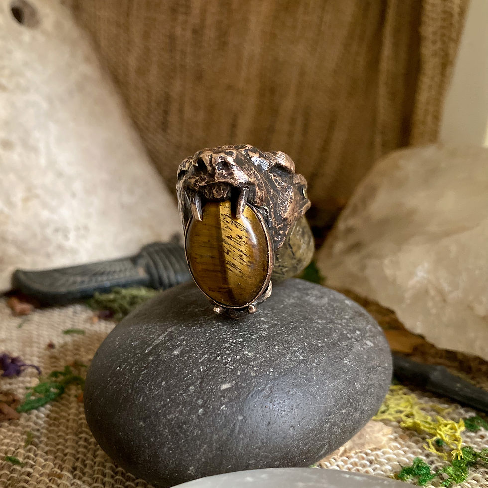 Thumbnail: Bague armor Sekhmet laiton-bronze-gemme d’œil de tigre