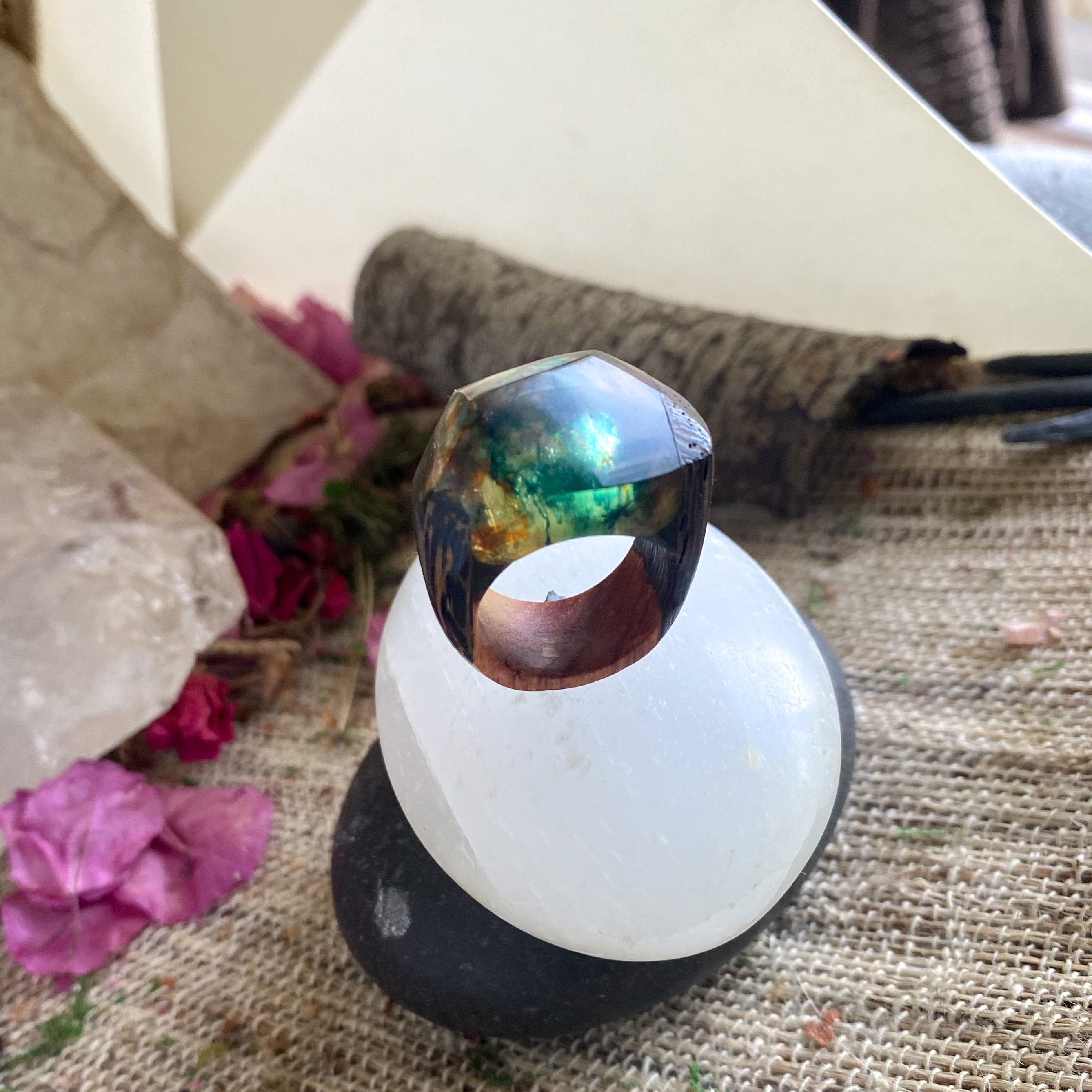 Blue Spirit bague bois précieux : bois de rose, wengué, palmier noir, résine