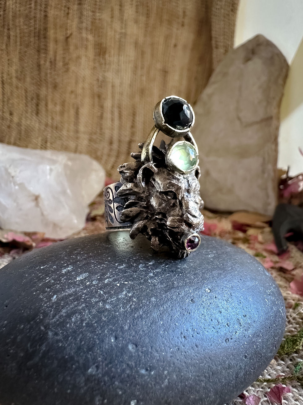 Miniature : Hippomène bague laiton, bronze, spinelle, prehnite, grenat rhodolite