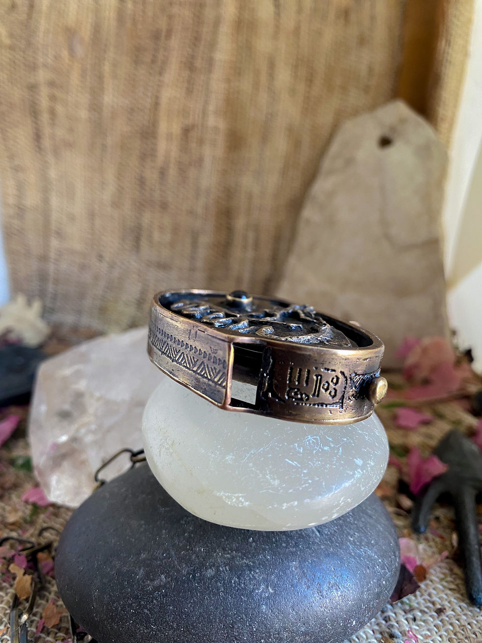 Thumbnail: Seth artefact reversible bronze laiton grenat spinelle œil de tigre