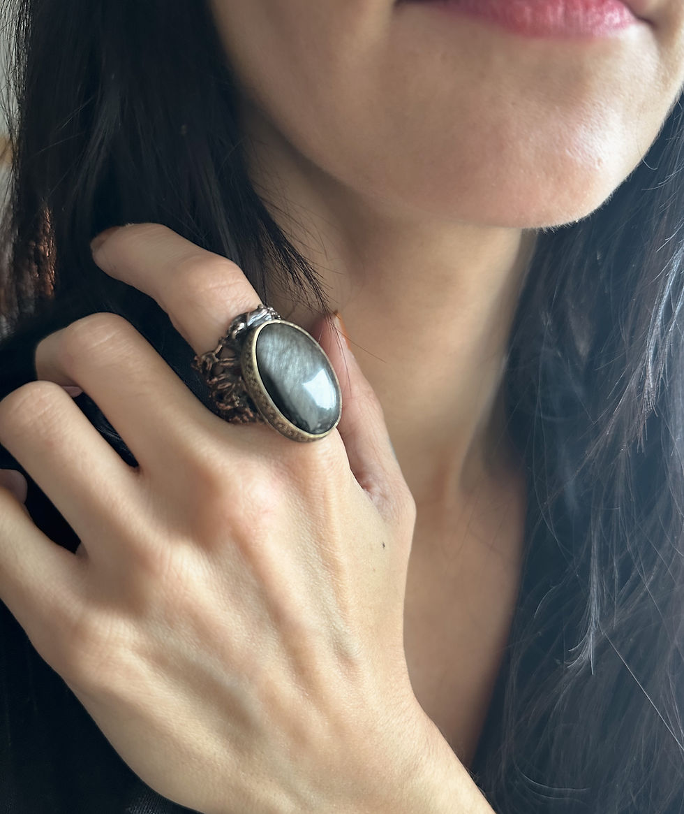 Thumbnail: Perchta artefact en cuivre, bronze, obsidienne argentée