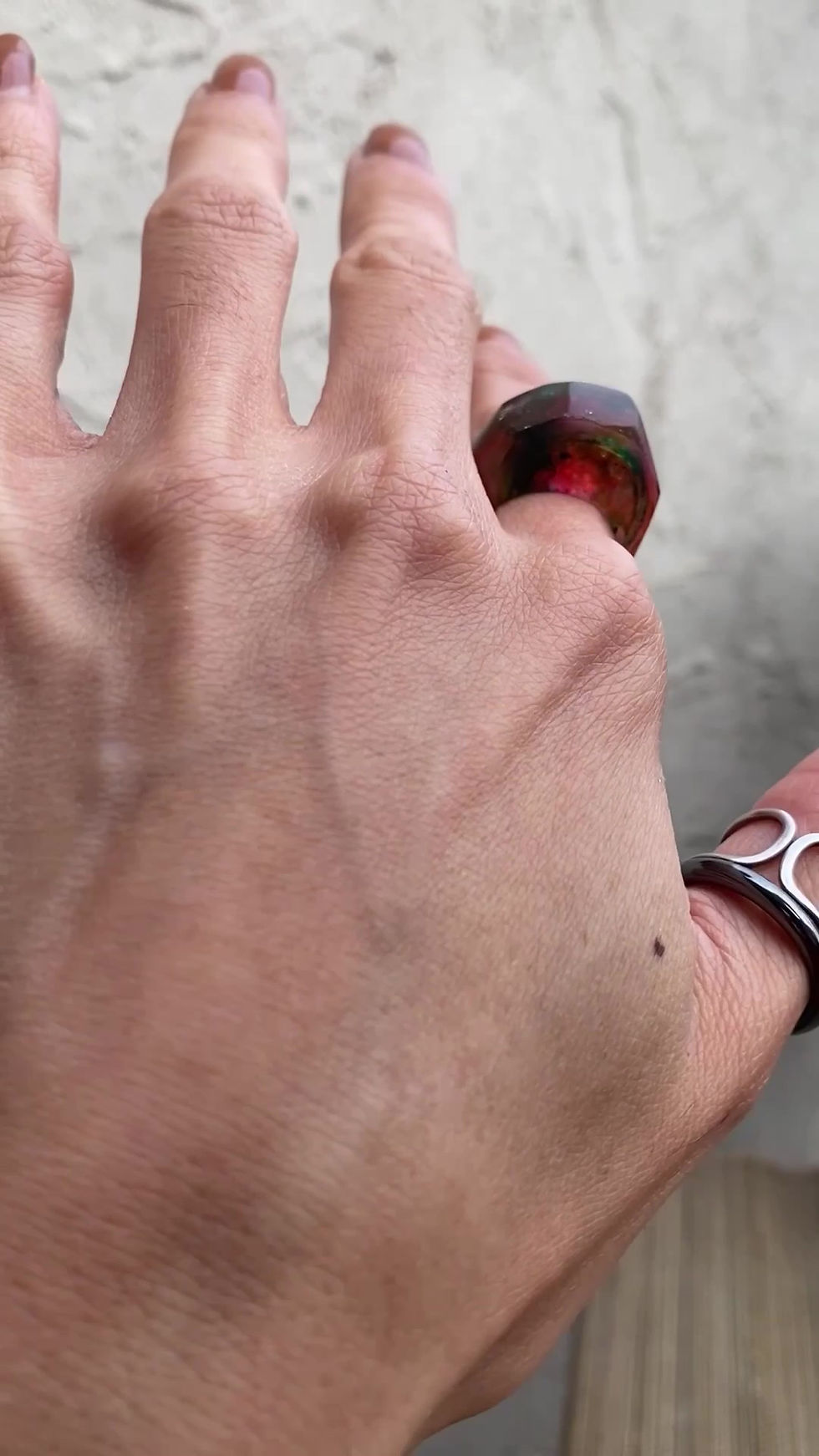 Thumbnail: Stargate bague en ébène, résine 