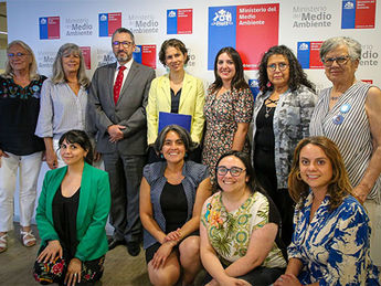 Ministra Maisa Rojas se reúne con las ganadoras del concurso “Mujeres Protectoras del Agua”