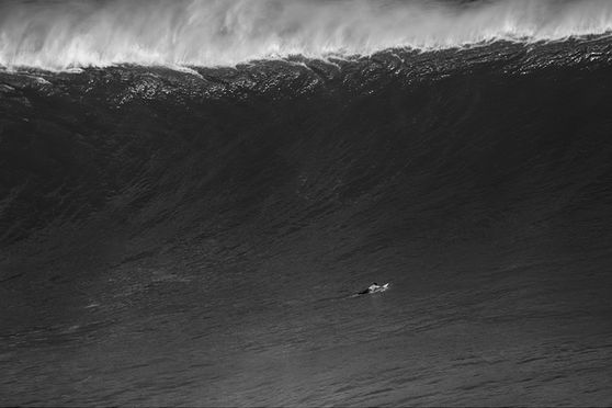 black and white fine-art wave photography
Big wave at Roca Puta, Zumaia, País Vasco, España
