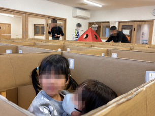 2026.2.25. 千葉県流山市の保育園でダンボール迷路