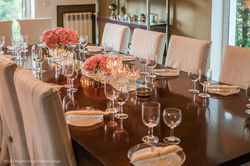 Uppdukat middagsbord inför kvällen