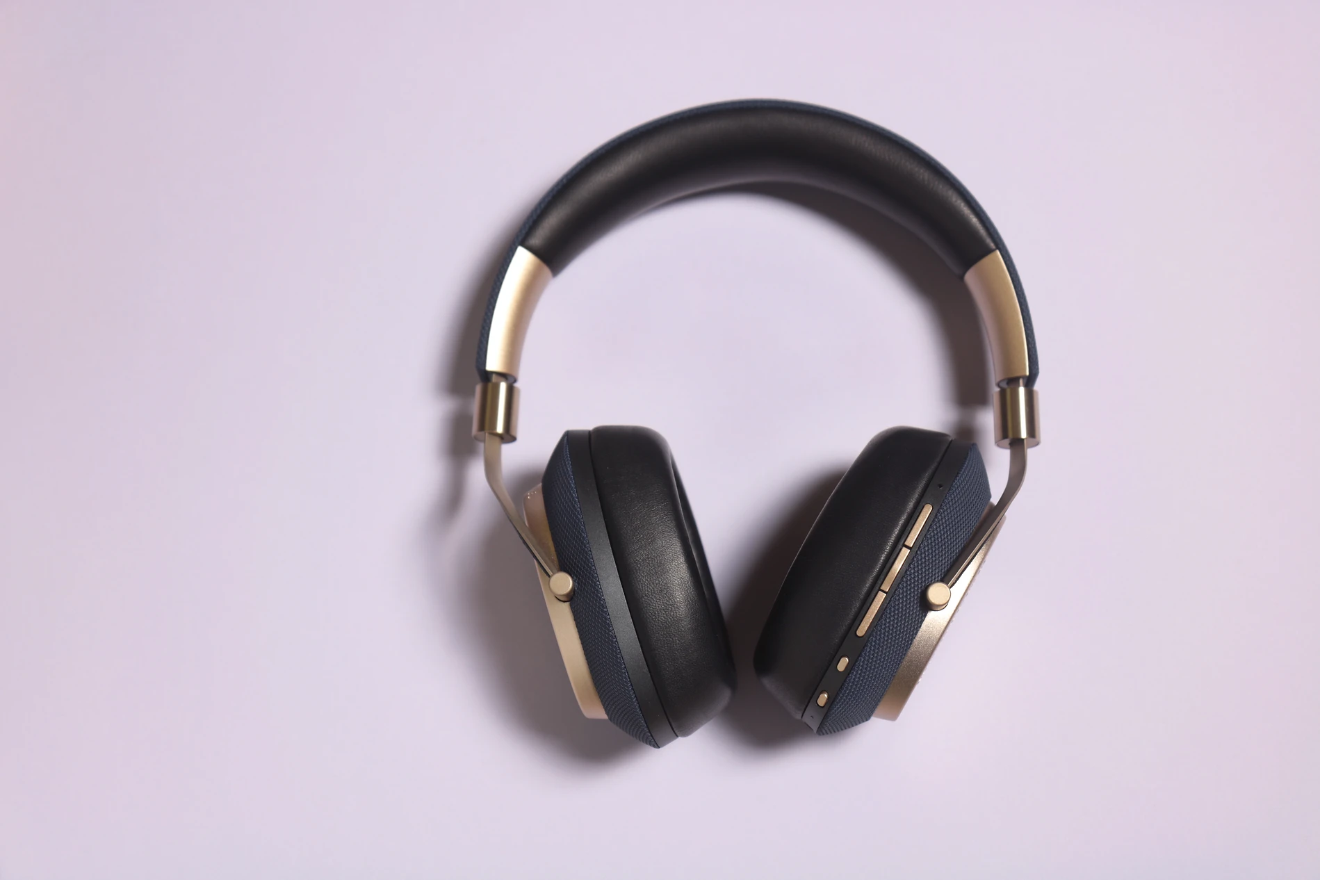 bowers & wilkins px goud