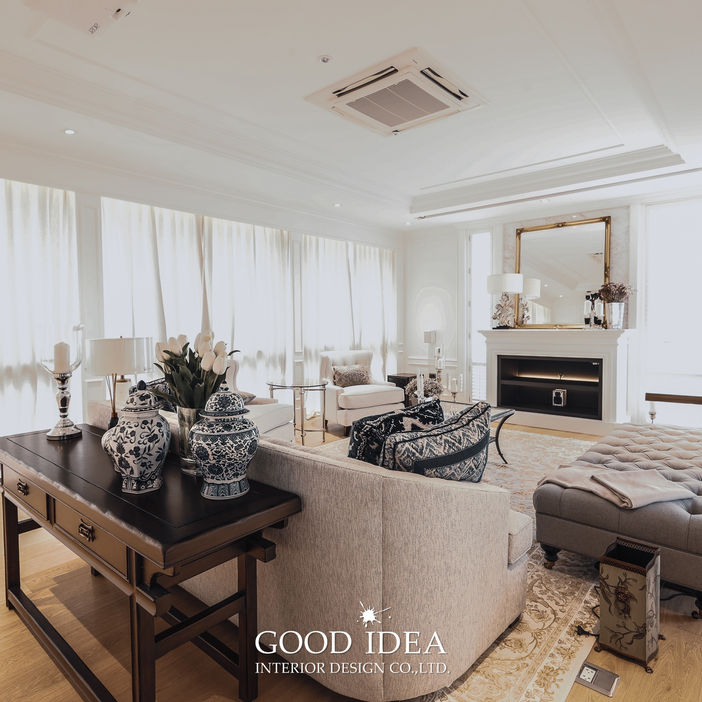 ผลงานตกแต่งภายในห้องนั่งเล่นบ้านหรู โทนขาวครีม โดย Good Idea Interior