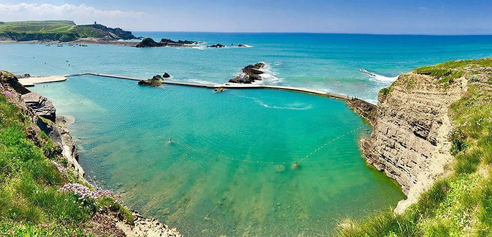 bude-sea-pool-set-in.jpg