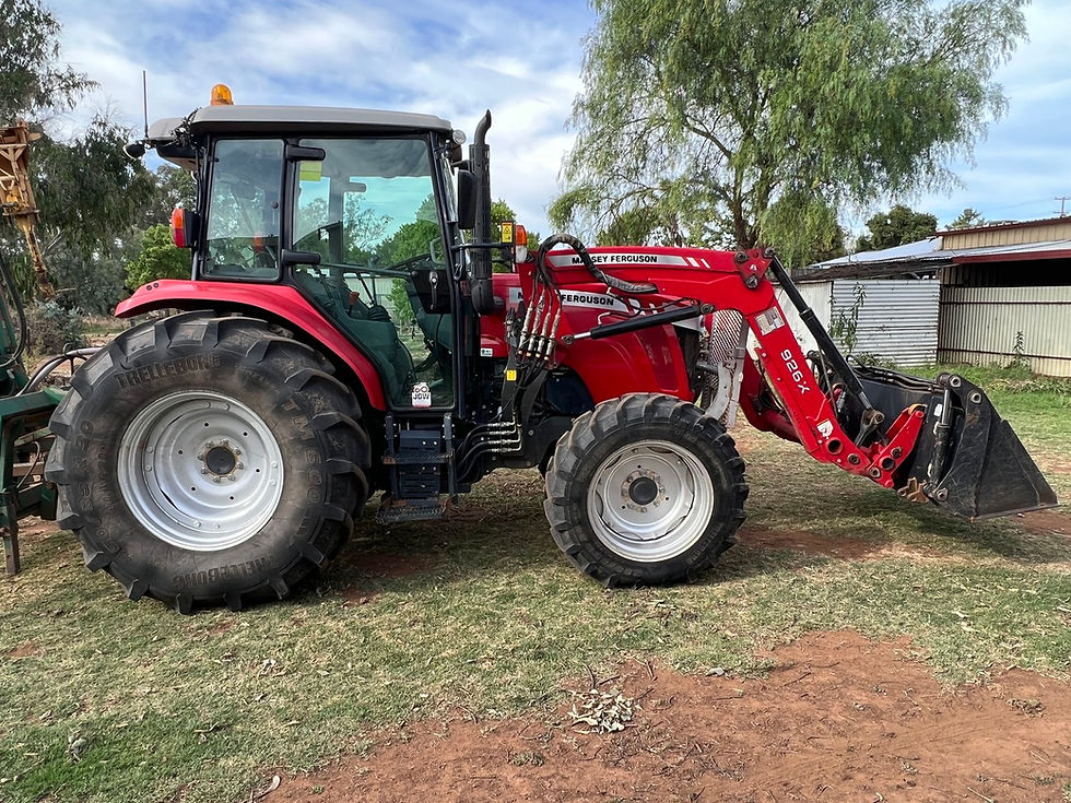 Thumbnail: Massey Ferguson 4608 with 926X Loader