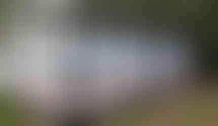 Vorzelt mit Carport, farblich passend zum Wohnmobil mit Folienfenstern