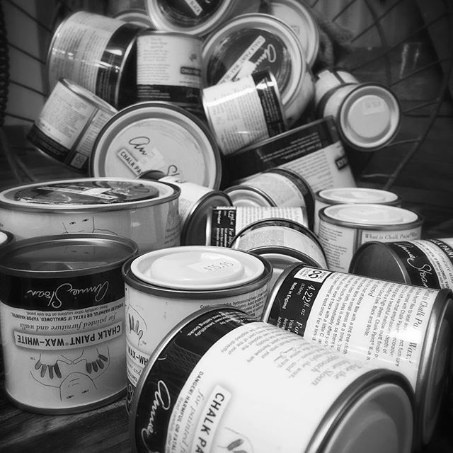 It's Black and White Wax Week! Save 10% all week on Black & White Wax Tuesday- Saturday