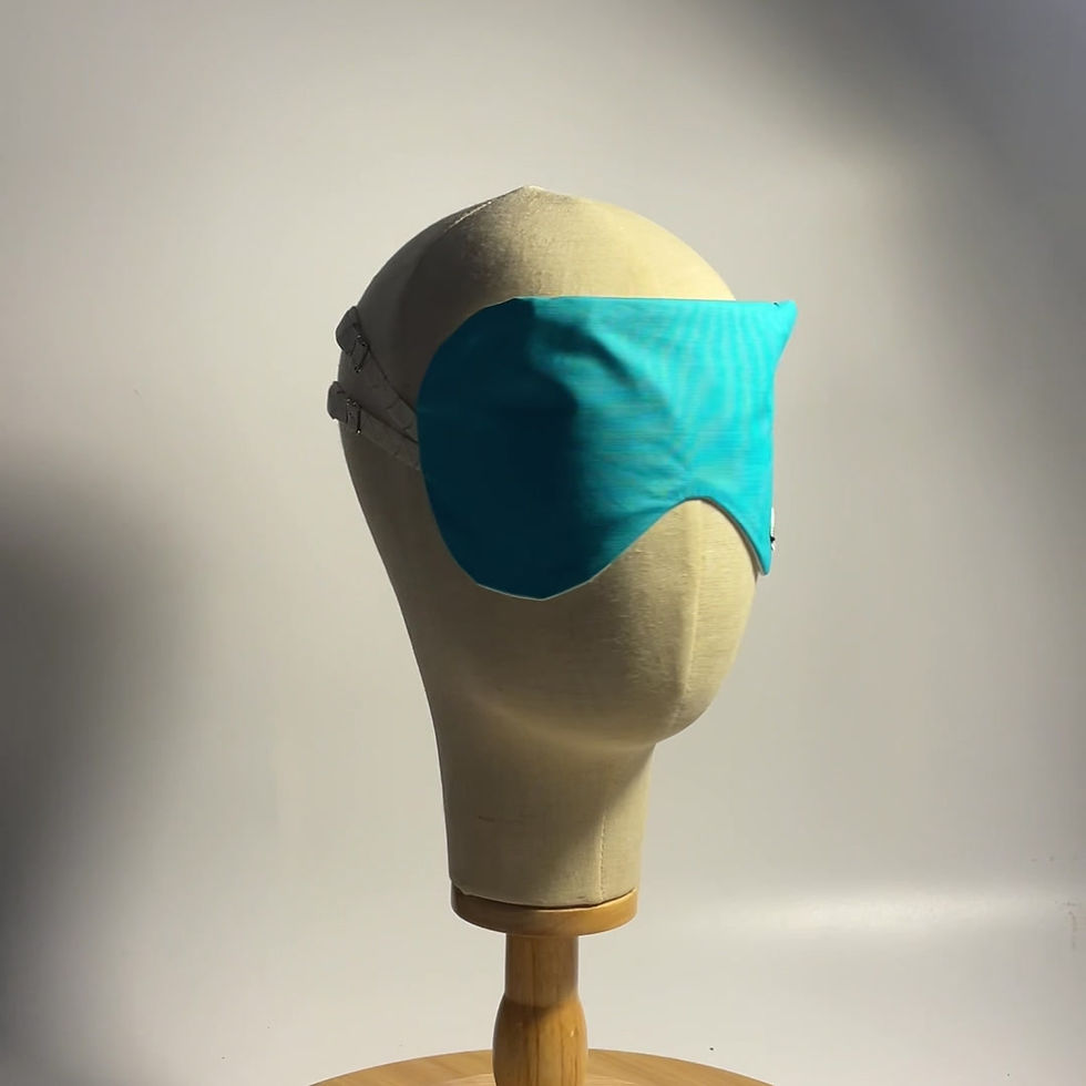 Miniaturbild: handgemachte naturfreundliche schlafmaske in blau von burst video mit kopf mannequin drehend weißer hintergrund