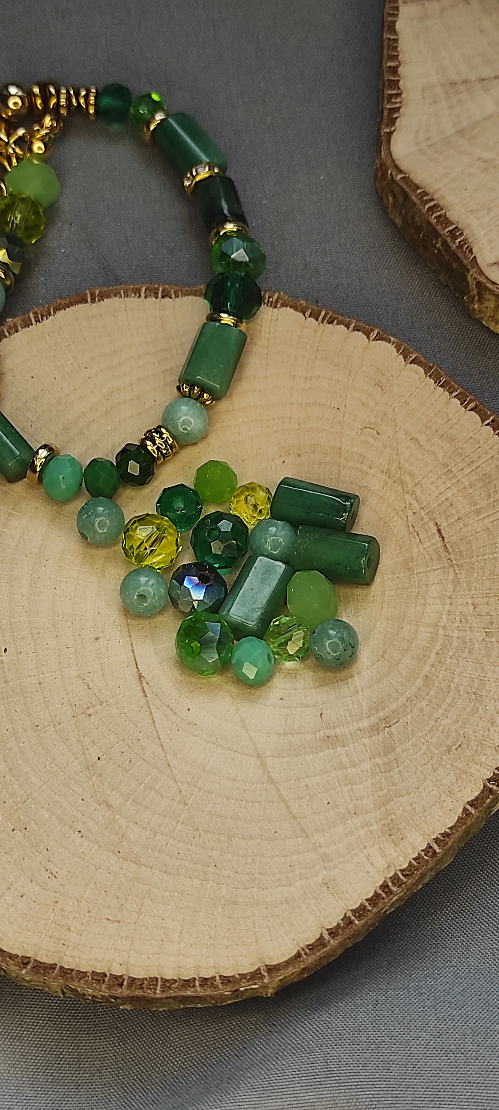 Miniature : Photos de ce qu'il y a dans le kit que vous recevrez à la maison pour la création du bracelet.