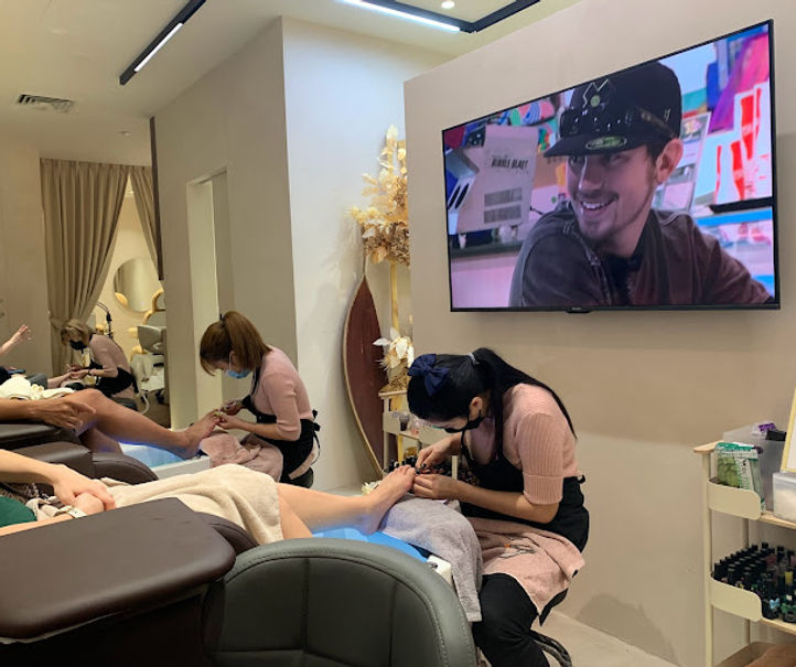 pedicure raffles place_1.jpg