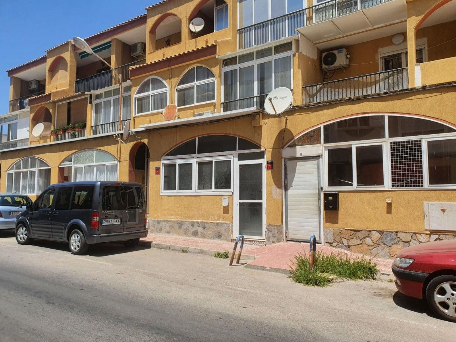 Продается недорогая, 3-х комнатная (2 спальни) квартира в центре Torreviej