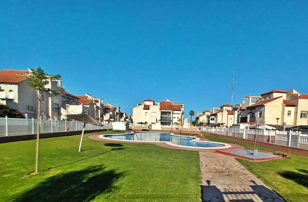 3-х комнатное бунгало (bajo-нижний этаж) в районе Orihuela Costa-Playa Flamenca