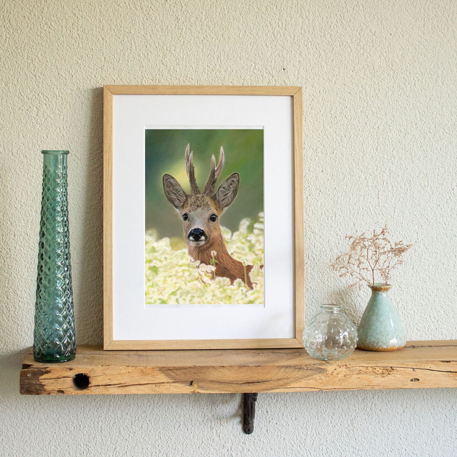 Ingelijste kunstprint van ree gemaakt door Rebecca Engels