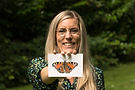 Rebecca Engels met pasteltekening.jpg