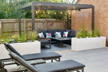 Contemporary garden in Oxted with Pergola