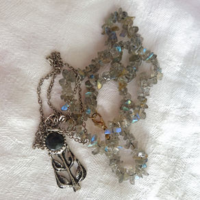 Skimmer under ytan: Labradorit