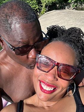 Mike kissing Renai on Beach.jpg