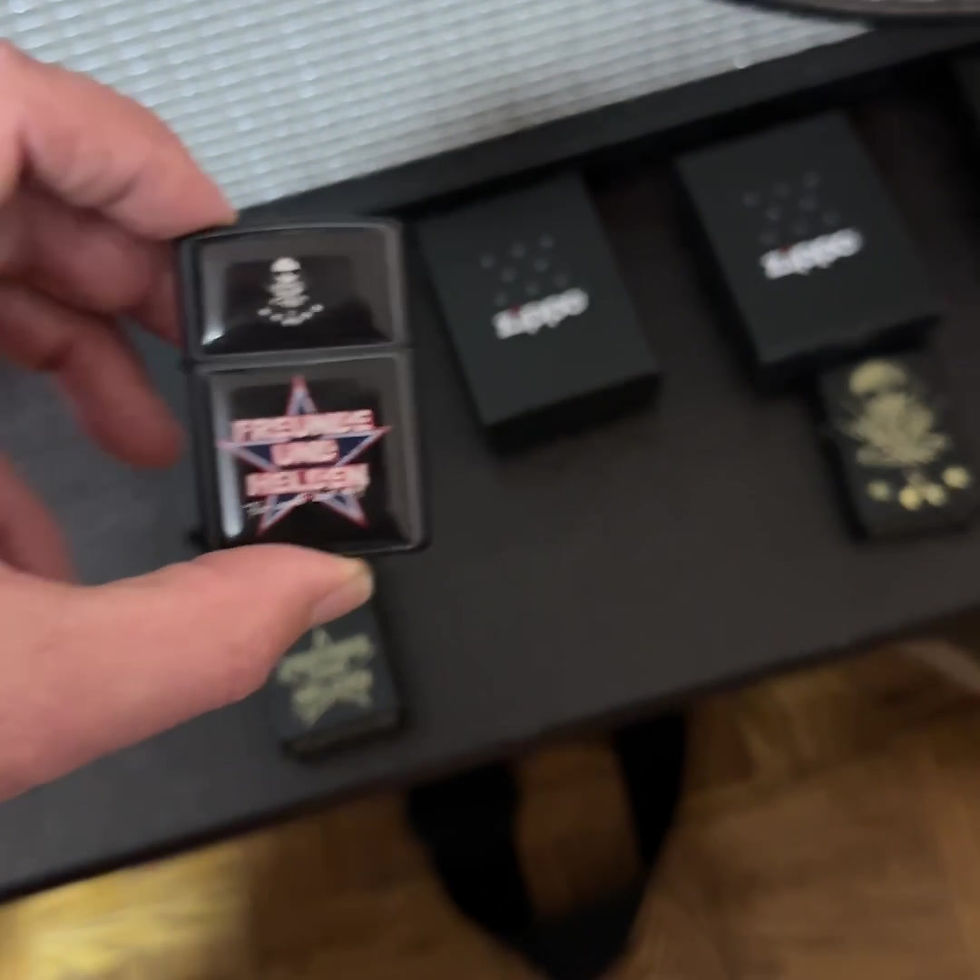 Miniaturbild: Original Zippo mit Logo-Foto inkl. Benzin