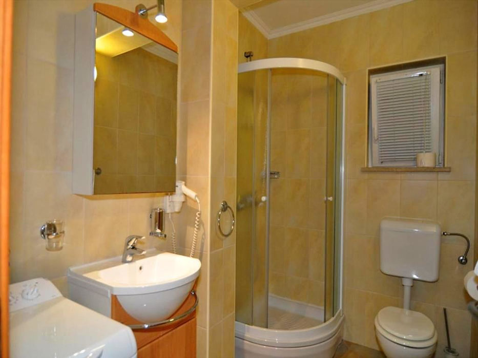 Second bathroom with a shower in a spacious Molunat apartment