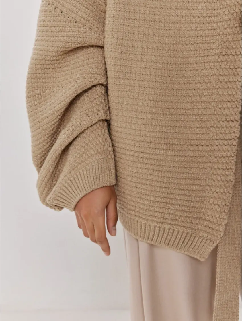 Thumbnail: Ruched details of the right arm of the beige oversized cardigan