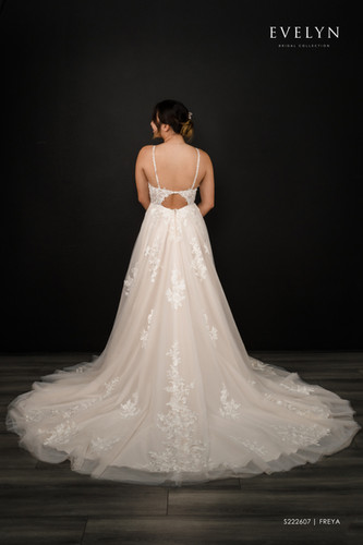 ◆PAULS BOUTIQUE◆ FREYA IVORY 5008624049 FREYA | S222607 | Evelyn Bridal