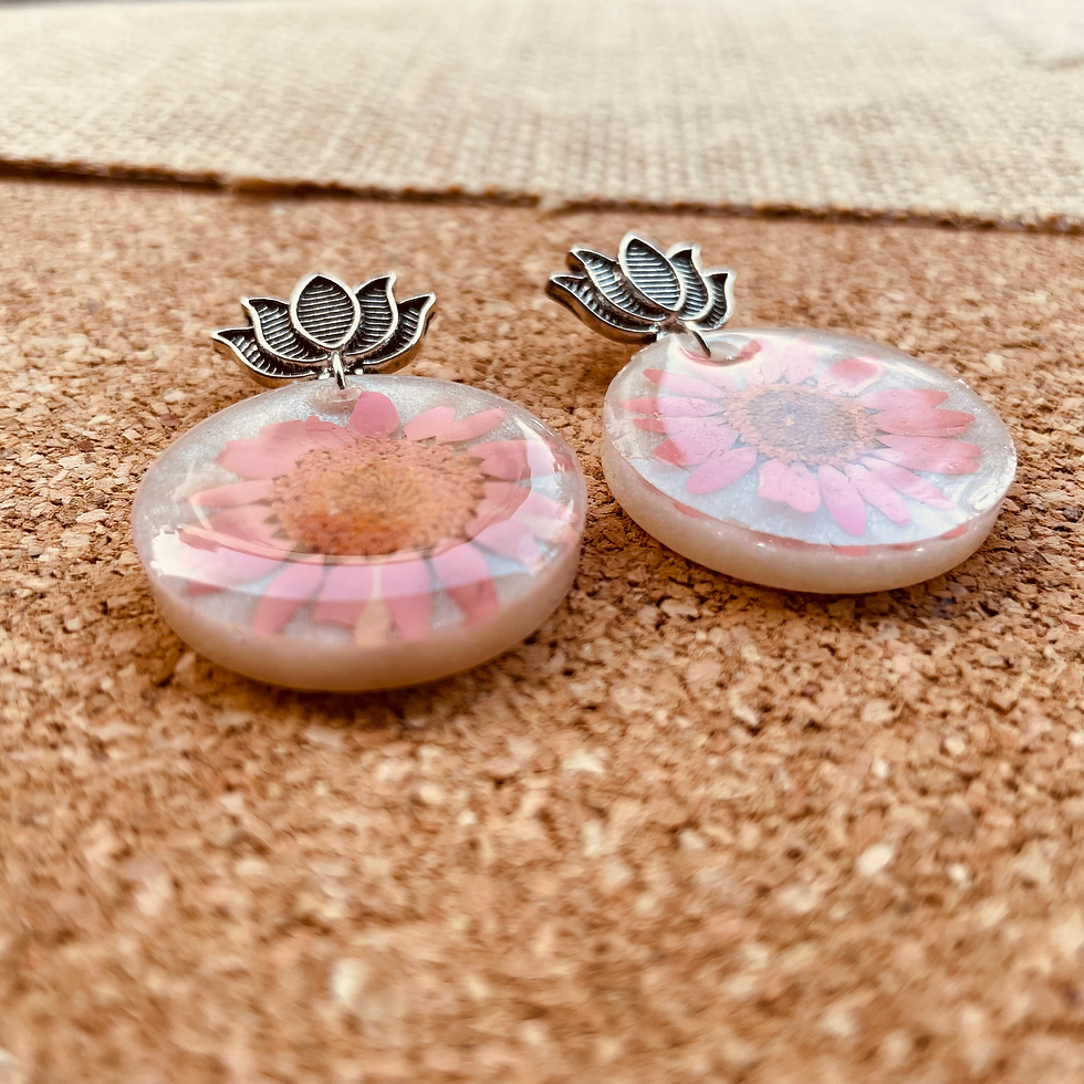 Thumbnail: Daisy flower earrings 