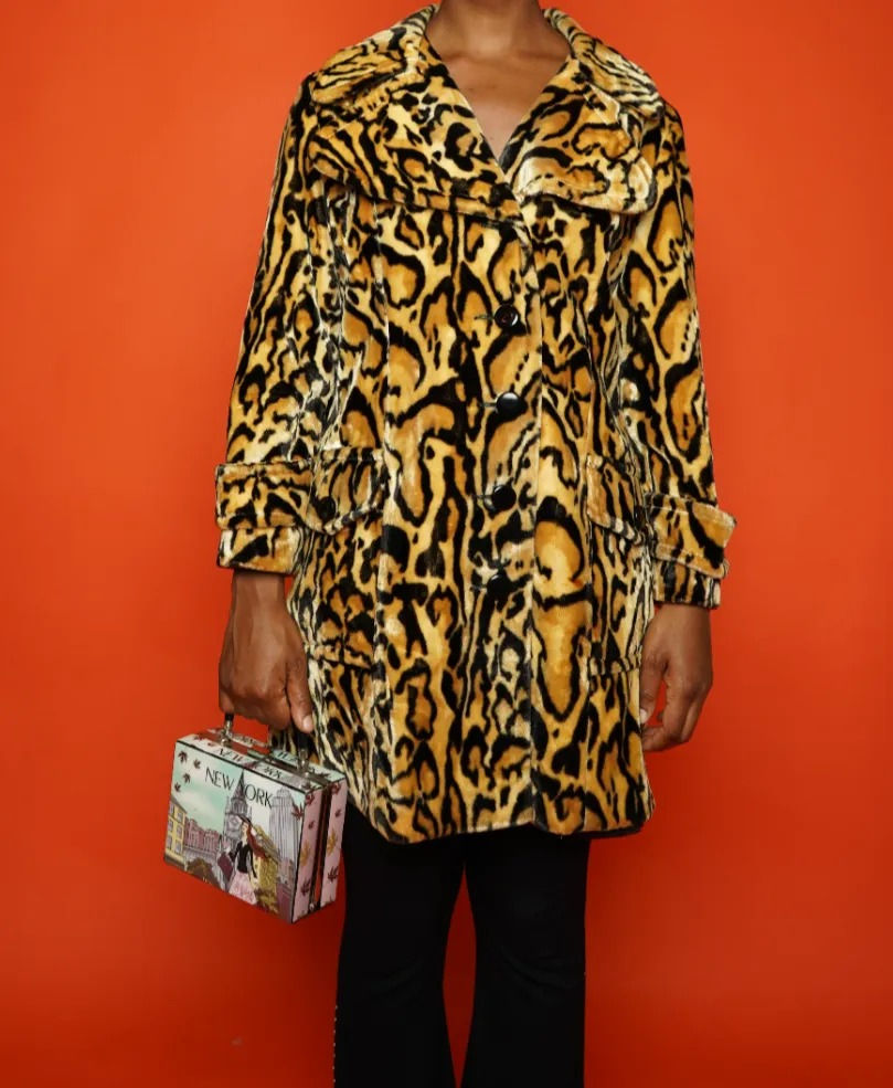 Thumbnail: Cheetah Print Velvet Coat