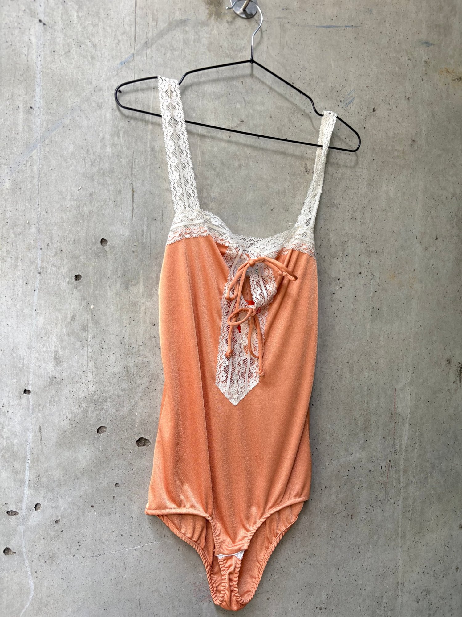 1980s toute suite new york Peach Lace Trim Bodysuit, image 2
