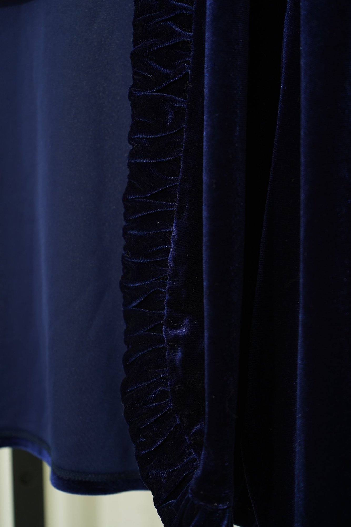 2000s-2010s ny collection midnight Blue velvet Cropped ruffle lined cardigan, image 5