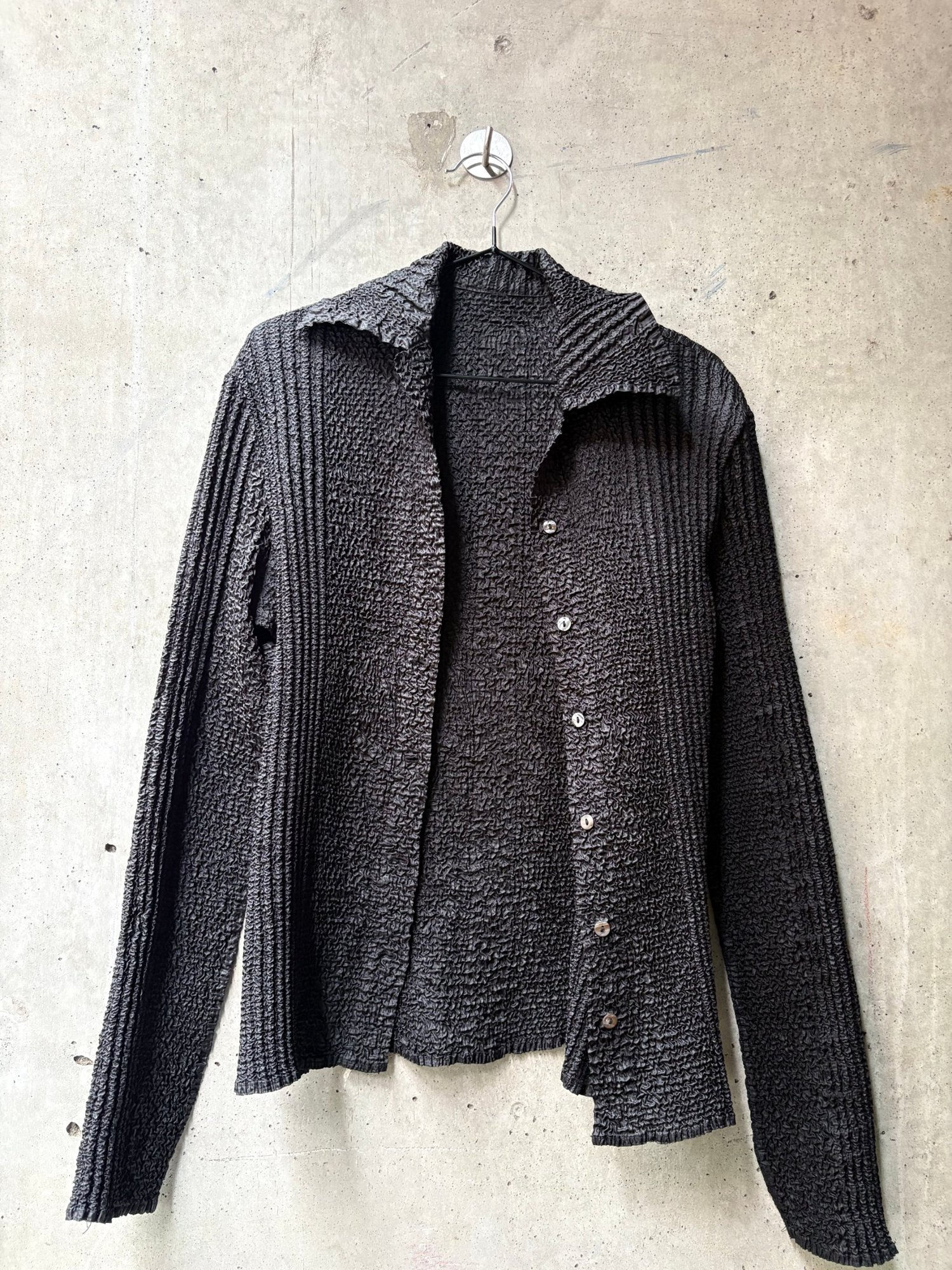 2010s I'll Be Me Textured Black Crinkle Top