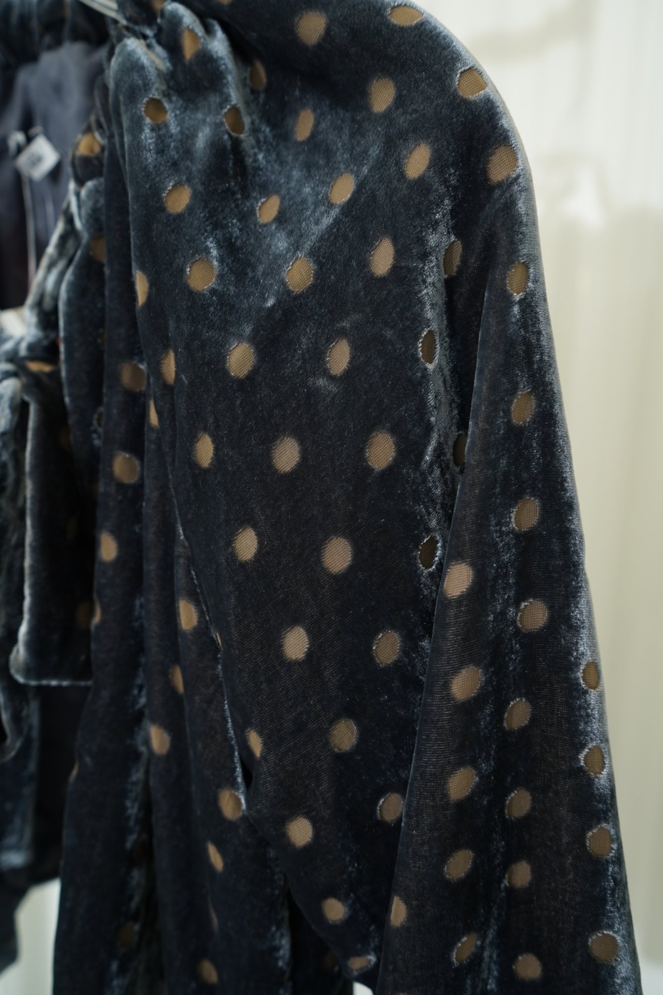 2000s-2010s Soda Blu Velvet Silver Pewter Metallic Tie necktie Polkadot shrug, image 4