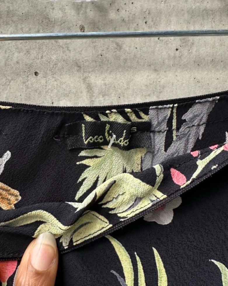 Black tropical print midi skirt with elastic waistband — image 4