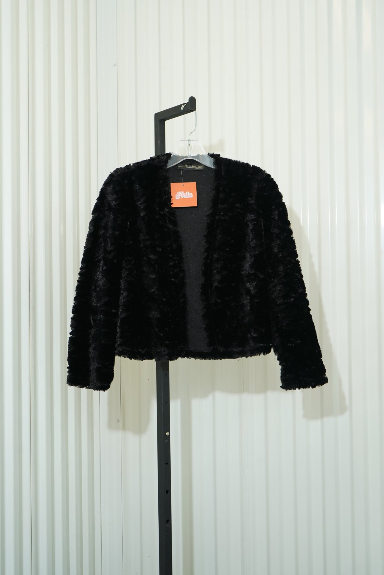 1990s Un Deux Trois collection Black Faux Fur Cropped Jacket, image 3