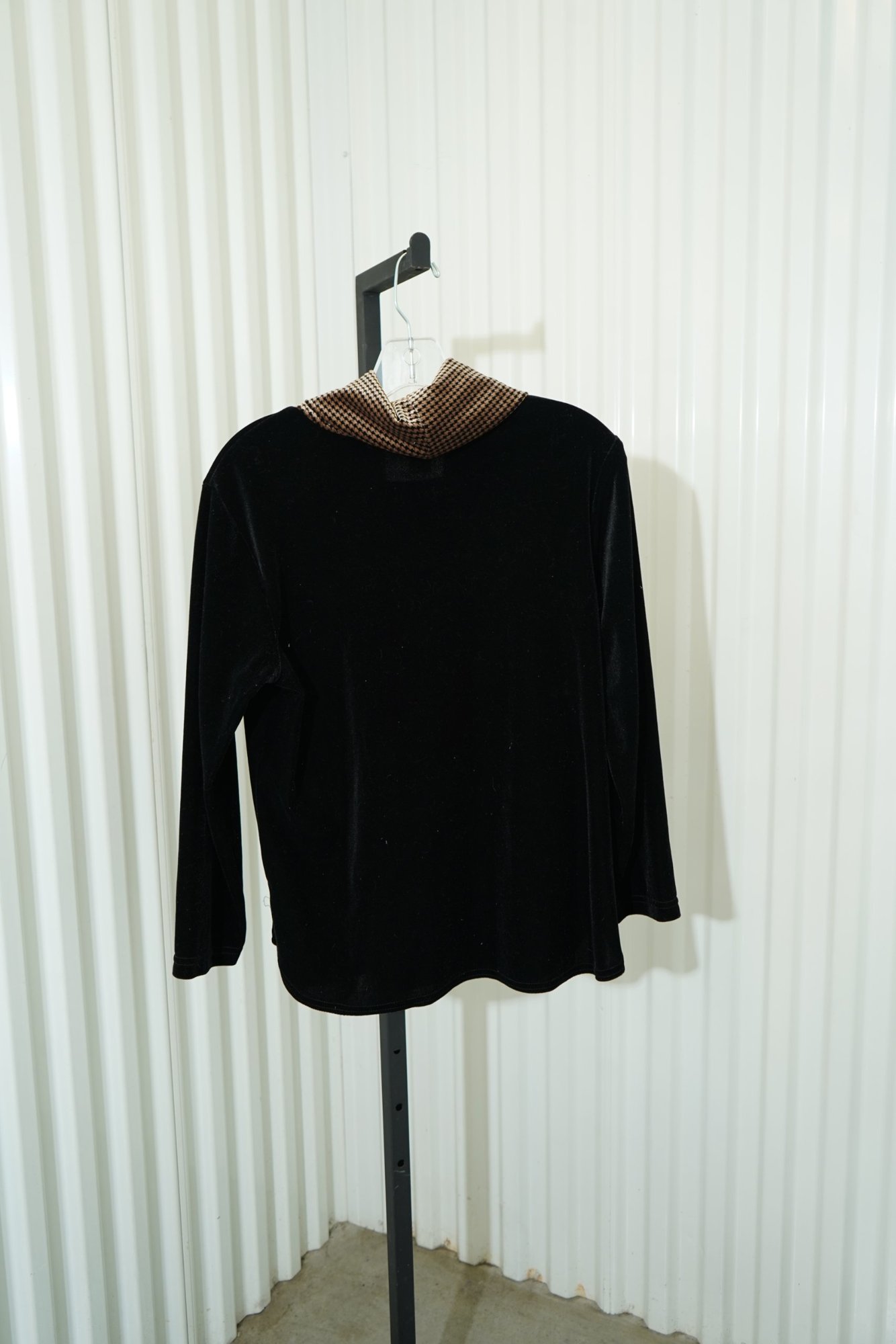 1990s-2000s Coldwater Creek Black Velvet Long Sleeve Top with Embellished Collar, image 4