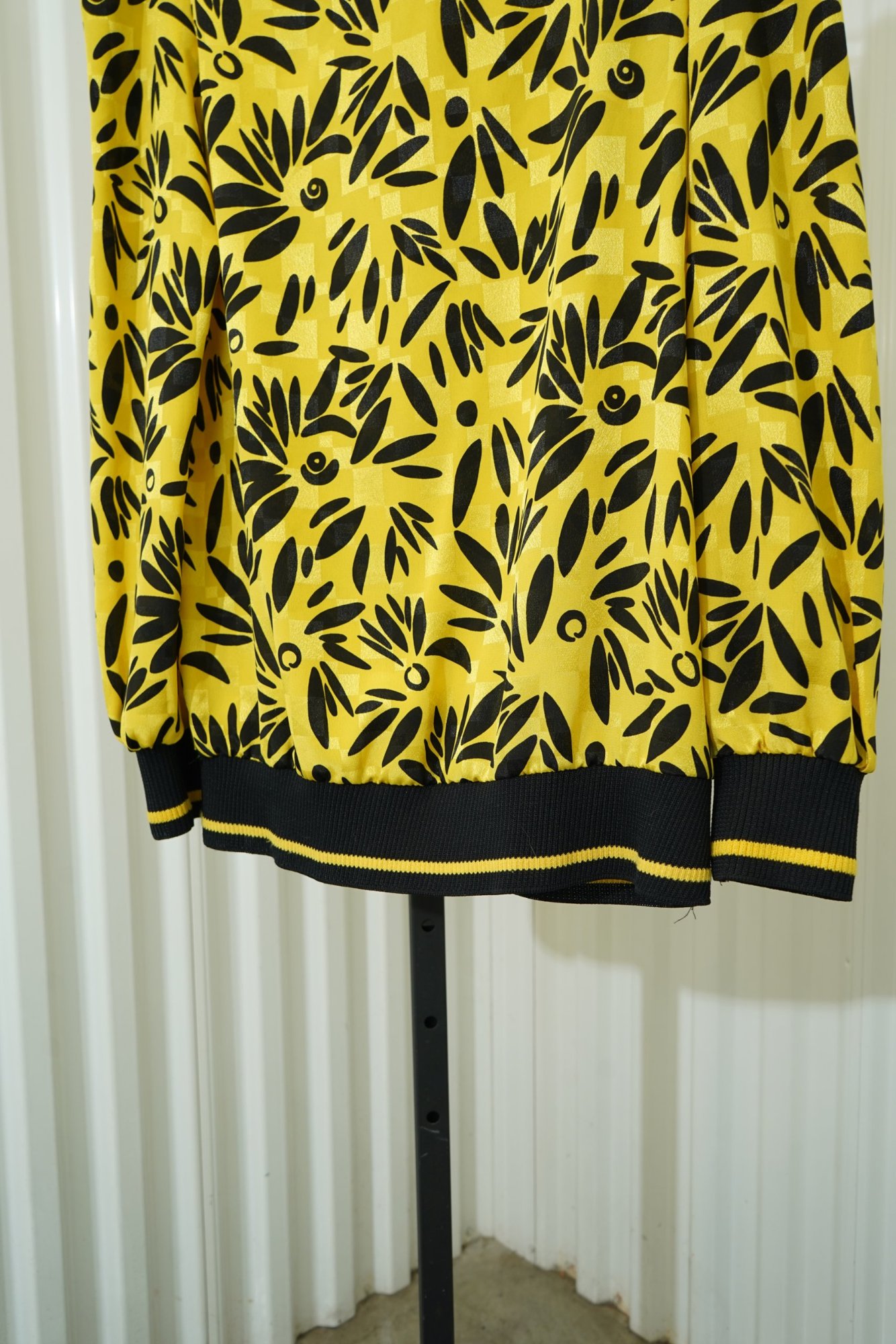 1980's Eccentric Yellow and Black with Geometric Pattern Blouse, image 4