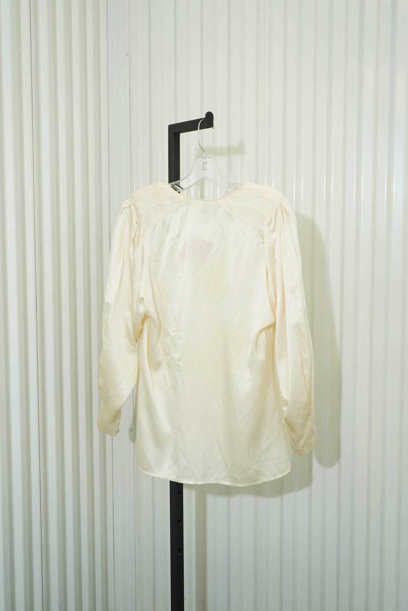 Vintage Lloyd Williams LIMITED Ivory Crystal Gemstone Front Decal Silk Blouse, image 7