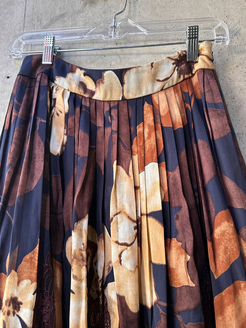 2000s-2010s CARMEN MARC VALVO COLLECTION Floral Print Pleated Midi Skirt with L…